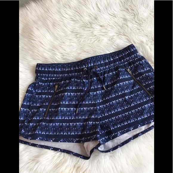 Athleta Pants - Athleta High Energy Spots Truck Short